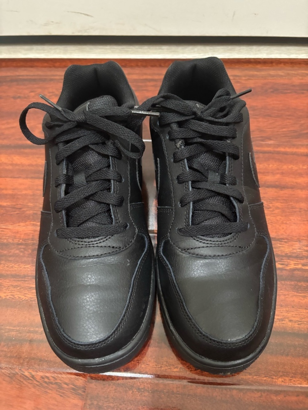 Nike Men's Black Low-Top Lace-Up Sneakers